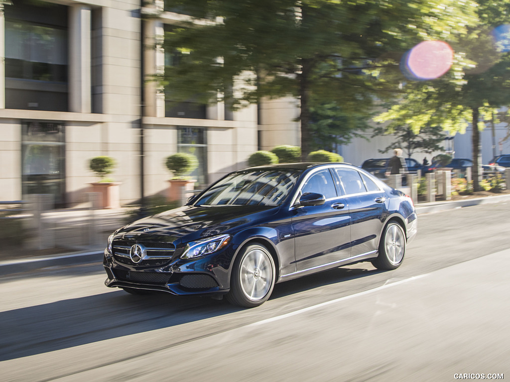 2018 Mercedes-Benz C350e Plug-in-Hybrid (US-Spec) - Front Three-Quarter