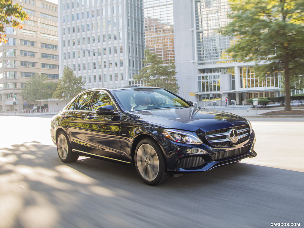 2018 Mercedes-Benz C350e Plug-in-Hybrid (US-Spec) - Front Three-Quarter