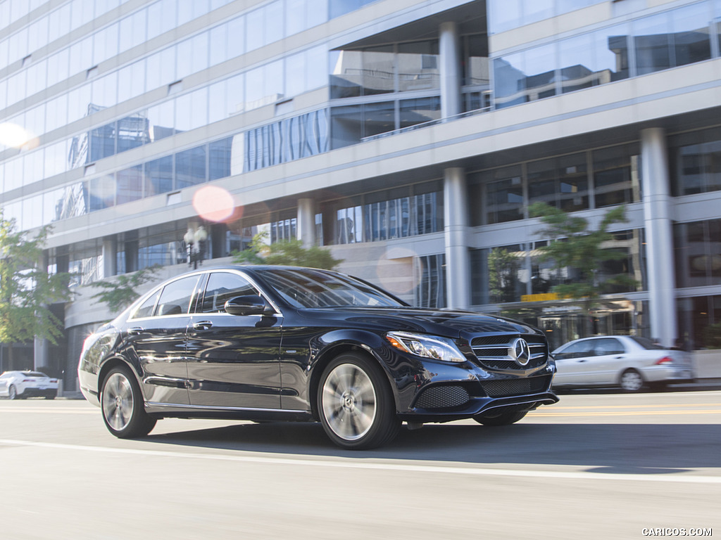 2018 Mercedes-Benz C350e Plug-in-Hybrid (US-Spec) - Front Three-Quarter