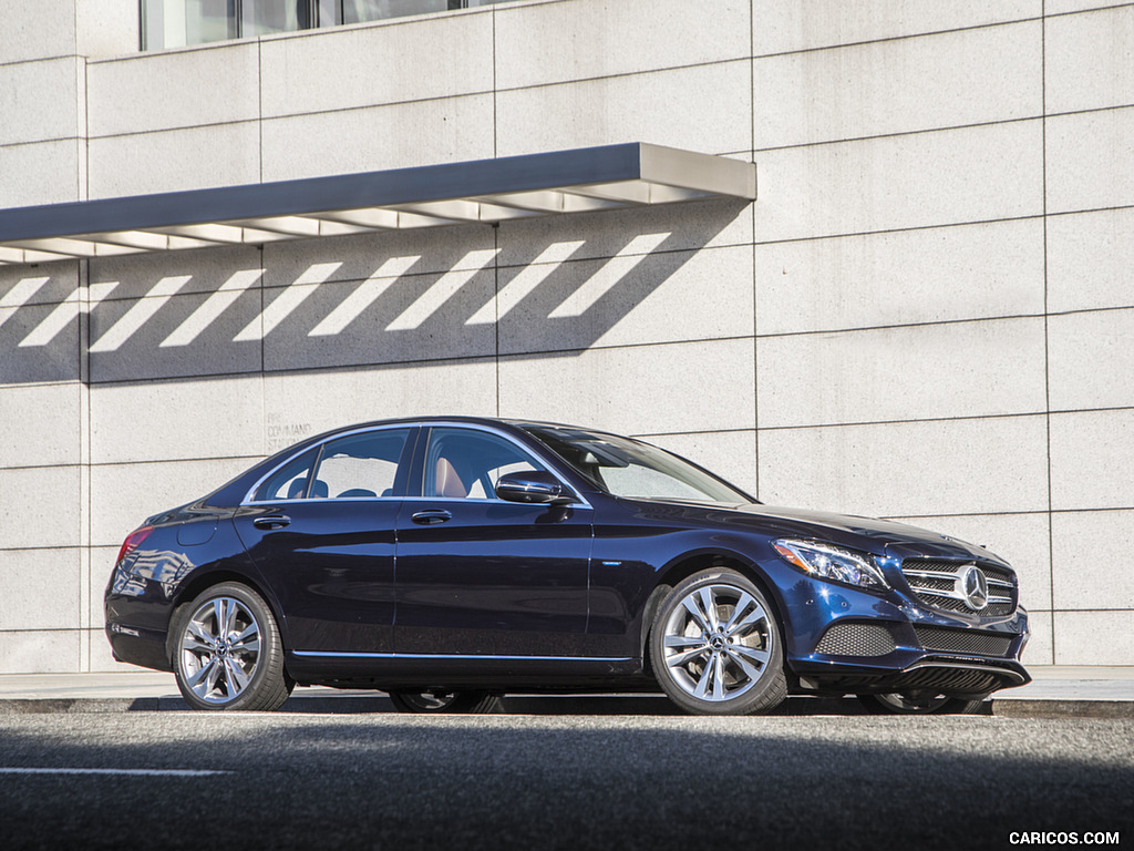 2018 Mercedes-Benz C350e Plug-in-Hybrid (US-Spec) - Front Three-Quarter