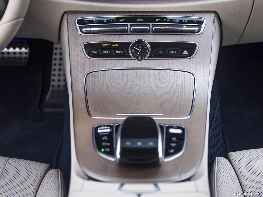 2018 Mercedes-Benz E-Class E400 4MATIC Coupe (US-Spec) - Interior, Detail