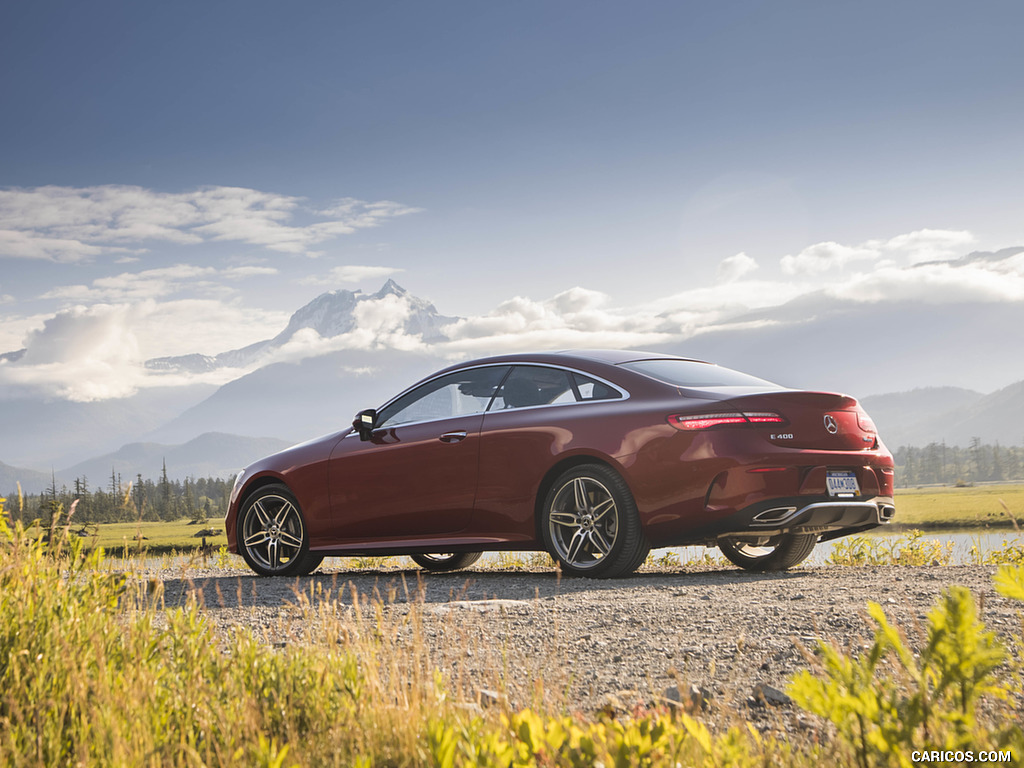 2018 Mercedes-Benz E-Class E400 4MATIC Coupe (US-Spec) - Rear Three-Quarter