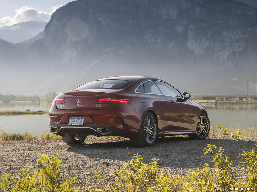 2018 Mercedes-Benz E-Class E400 4MATIC Coupe (US-Spec) - Rear Three-Quarter