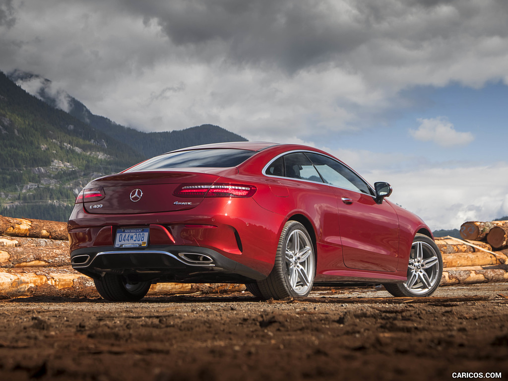 2018 Mercedes-Benz E-Class E400 4MATIC Coupe (US-Spec) - Rear Three-Quarter