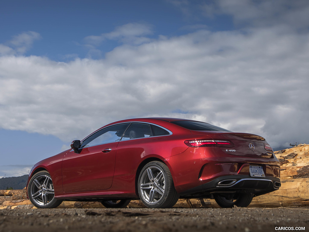 2018 Mercedes-Benz E-Class E400 4MATIC Coupe (US-Spec) - Rear Three-Quarter