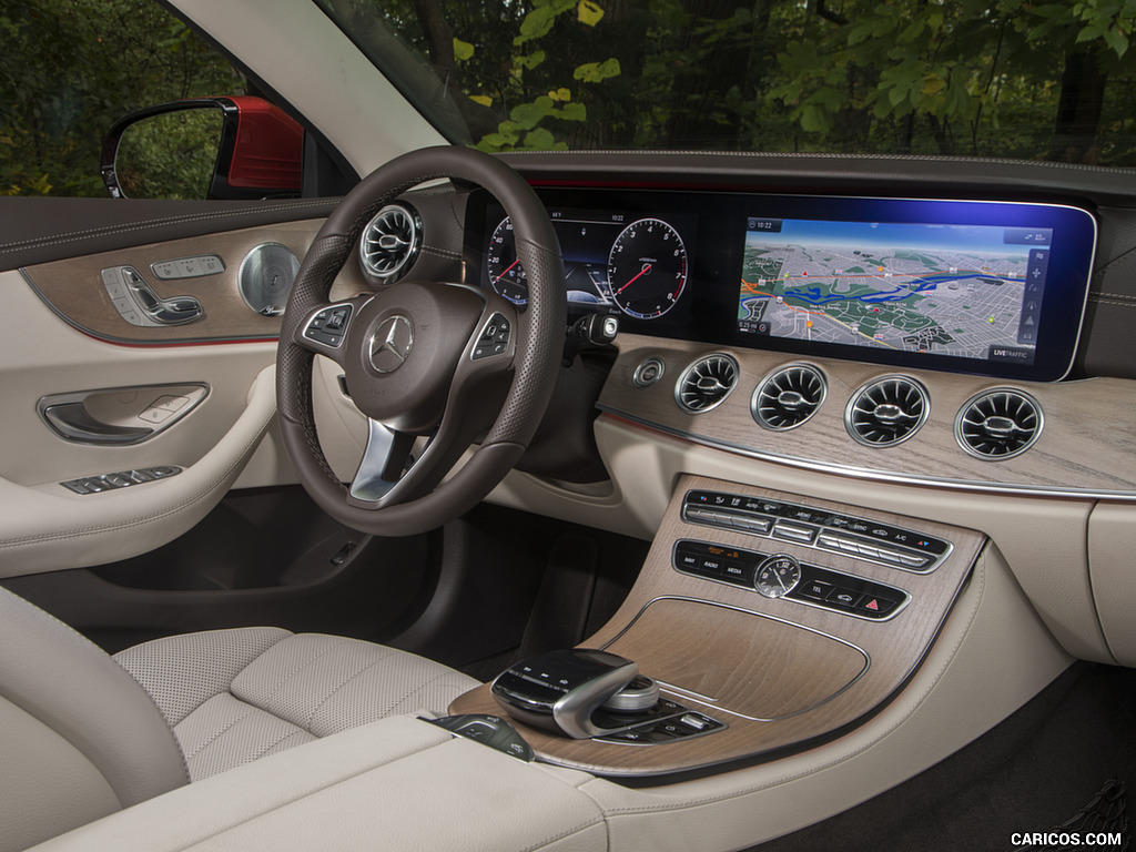 2018 Mercedes-Benz E-Class E400 Cabrio (US-Spec) - Central Console