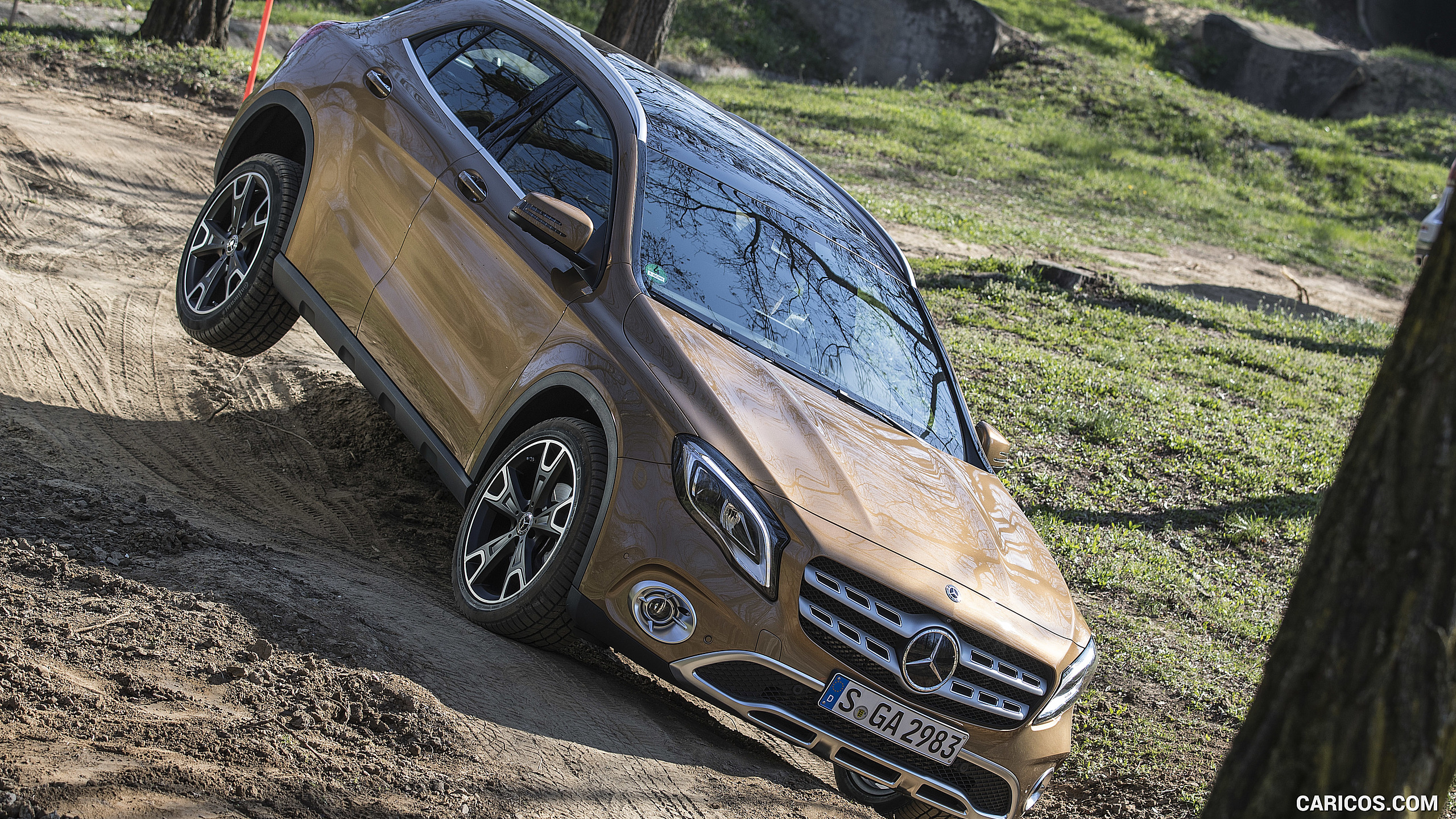 2018 Mercedes-Benz GLA 220 4MATIC (Color: Canyon Beige) - Off-Road, #50 of 89