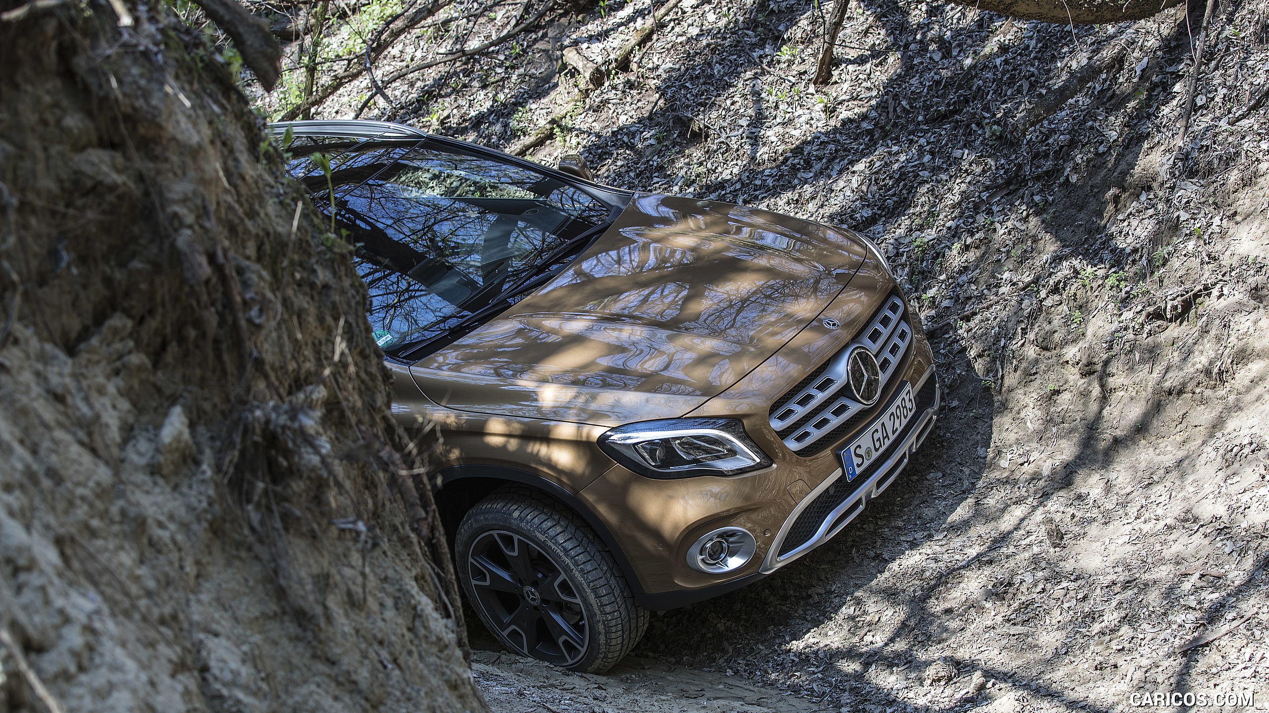 2018 Mercedes-Benz GLA 220 4MATIC (Color: Canyon Beige) - Off-Road, #62 of 89
