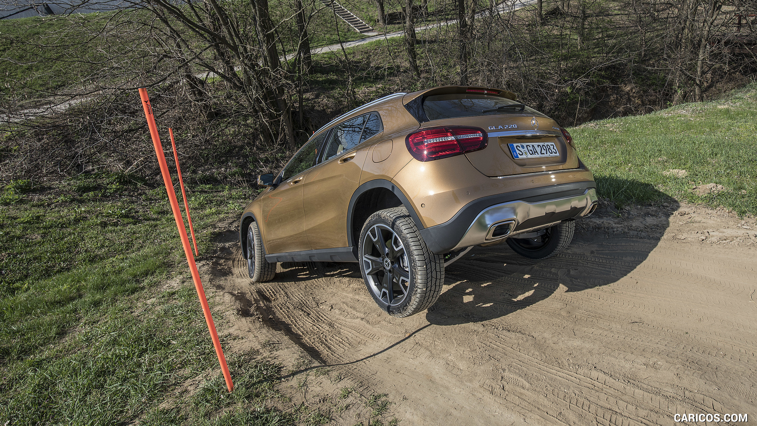2018 Mercedes-Benz GLA 220 4MATIC (Color: Canyon Beige) - Off-Road, #74 of 89