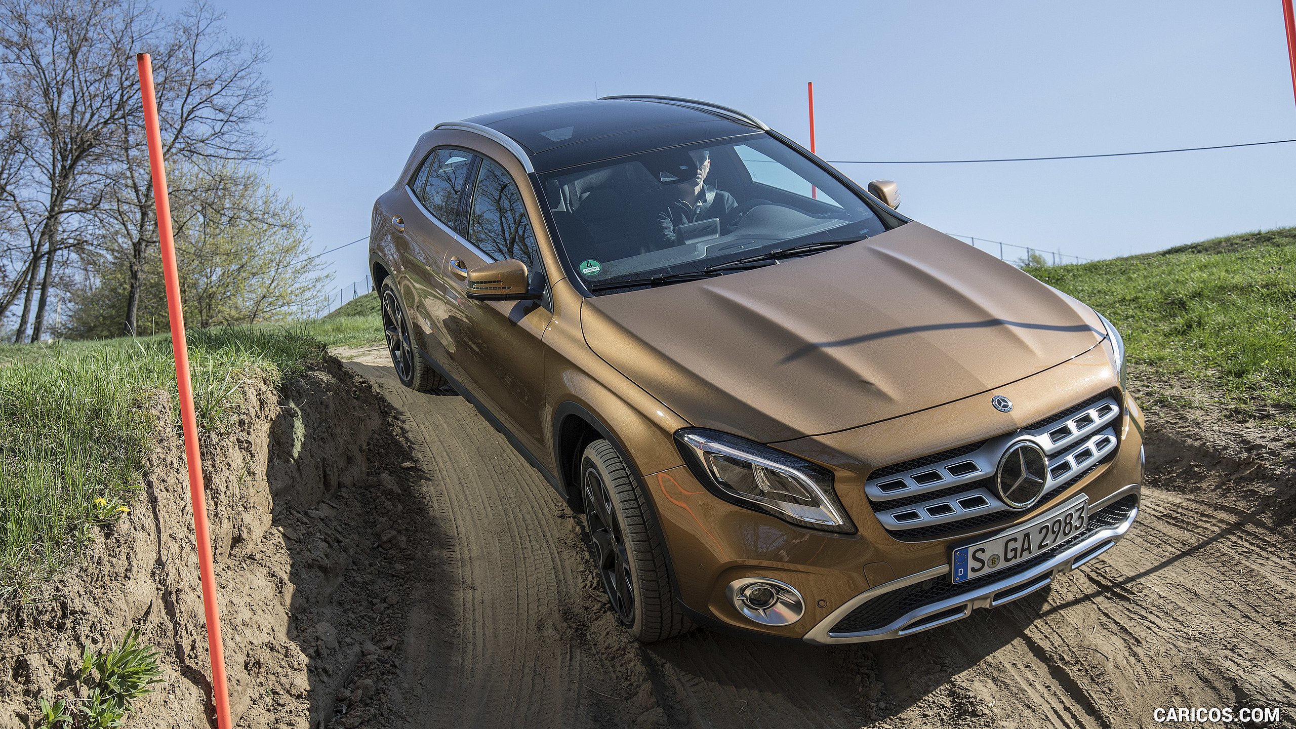 2018 Mercedes-Benz GLA 220 4MATIC (Color: Canyon Beige) - Off-Road, #78 of 89