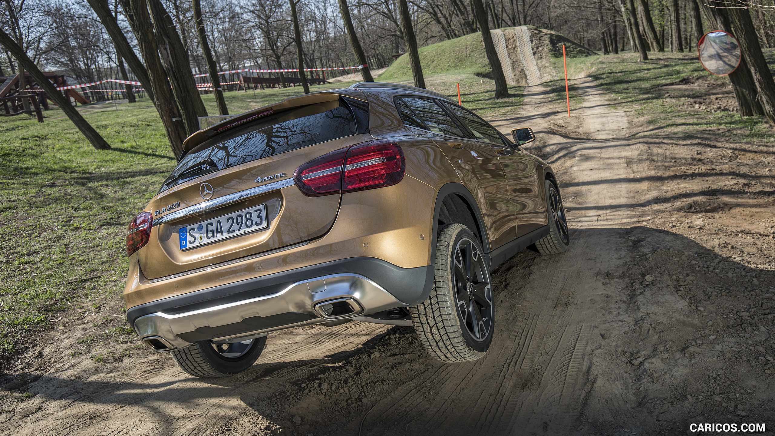2018 Mercedes-Benz GLA 220 4MATIC (Color: Canyon Beige) - Off-Road, #79 of 89