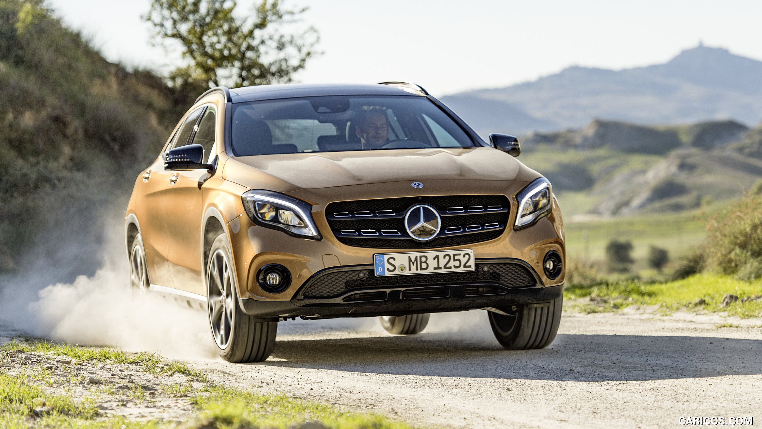 2018 Mercedes-Benz GLA 220d 4MATIC (Color: Canyon Beige) - Front, #14 of 89