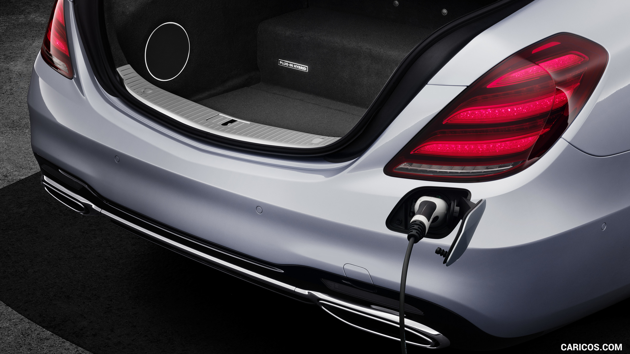 2018 Mercedes-Benz S 560 e Plug-in Hybrid (Color: Diamond Silver) - Charging, #22 of 54