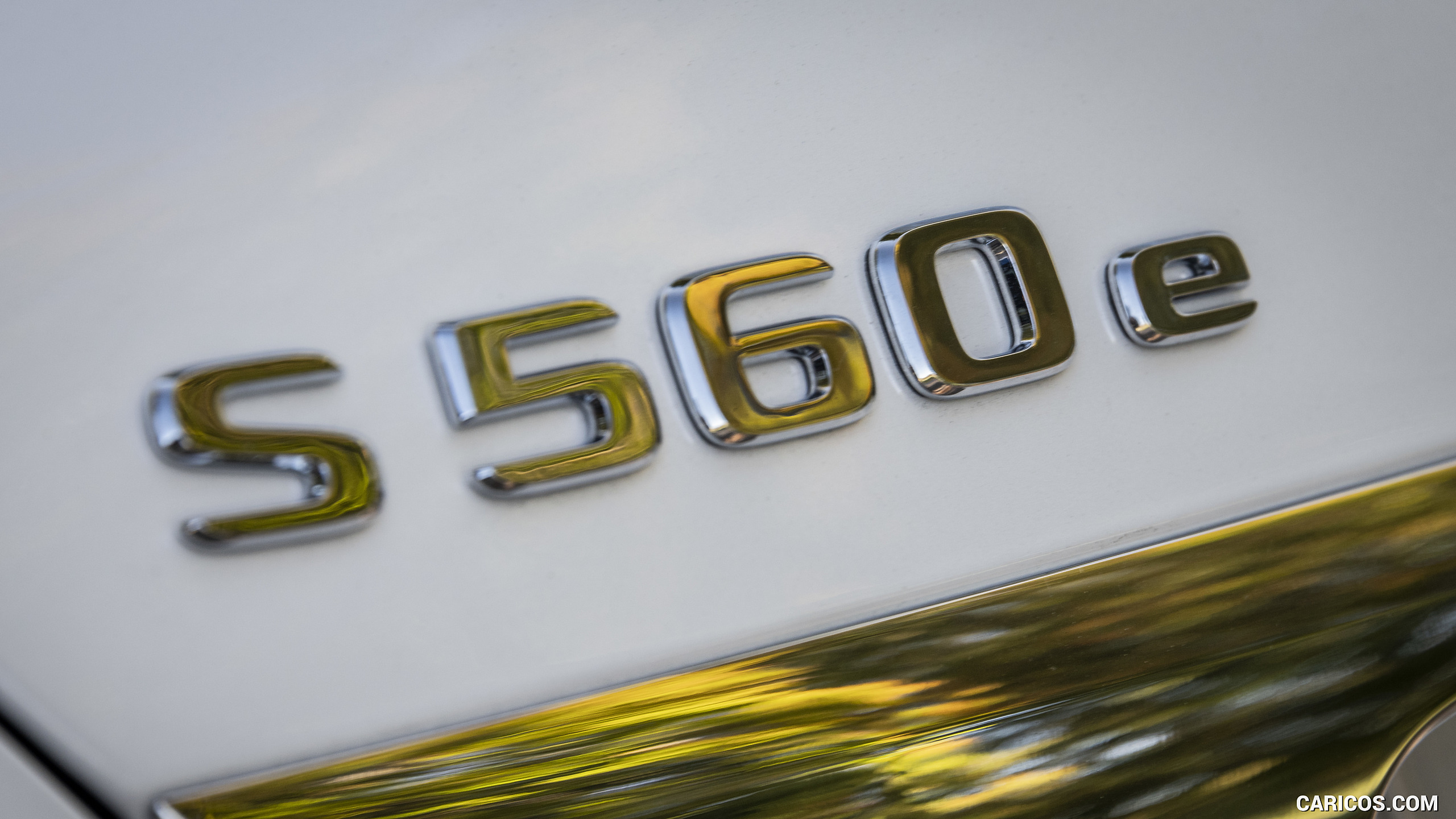 2018 Mercedes-Benz S 560 e Plug-in Hybrid (Color: Diamond White Metallic) - Badge, #47 of 54
