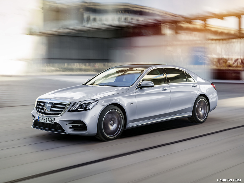 2018 Mercedes-Benz S 560 e Plug-in Hybrid (Color: Diamond Silver) - Front Three-Quarter