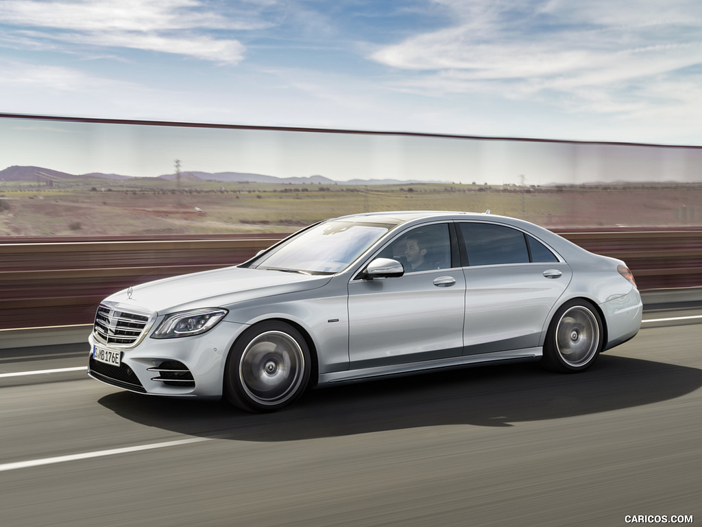 2018 Mercedes-Benz S 560 e Plug-in Hybrid (Color: Diamond Silver) - Front Three-Quarter