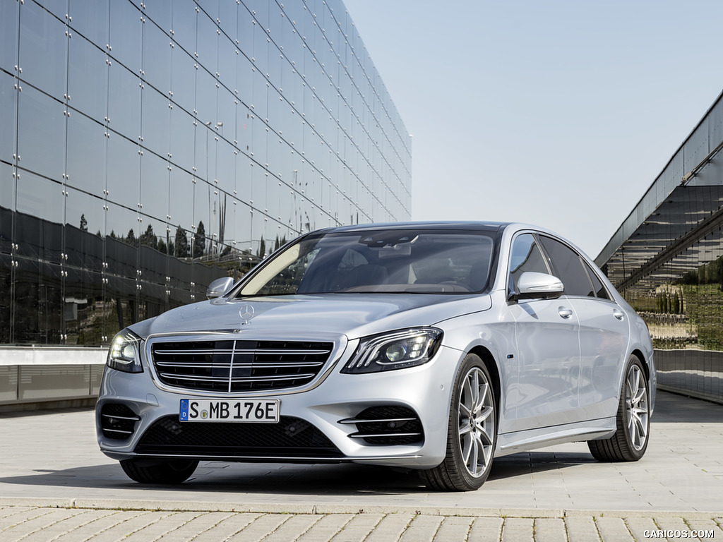 2018 Mercedes-Benz S 560 e Plug-in Hybrid (Color: Diamond Silver) - Front Three-Quarter