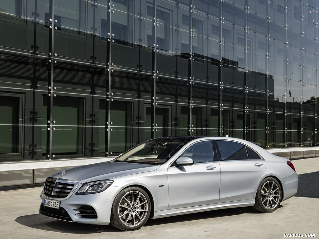 2018 Mercedes-Benz S 560 e Plug-in Hybrid (Color: Diamond Silver) - Front Three-Quarter