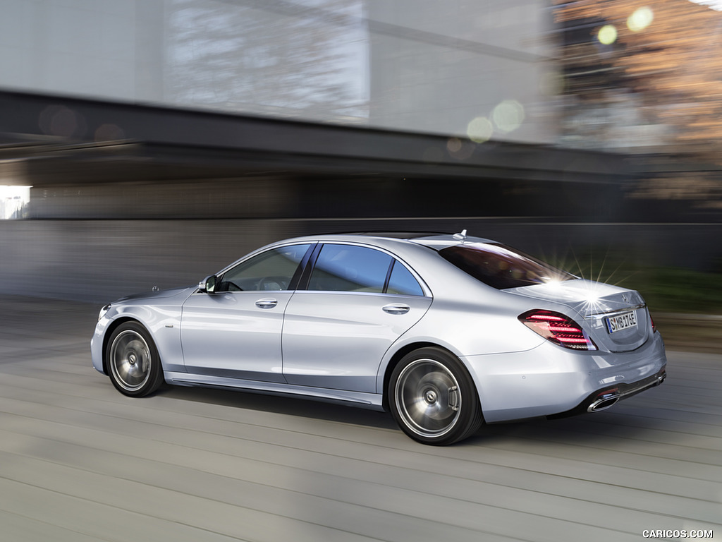 2018 Mercedes-Benz S 560 e Plug-in Hybrid (Color: Diamond Silver) - Rear Three-Quarter