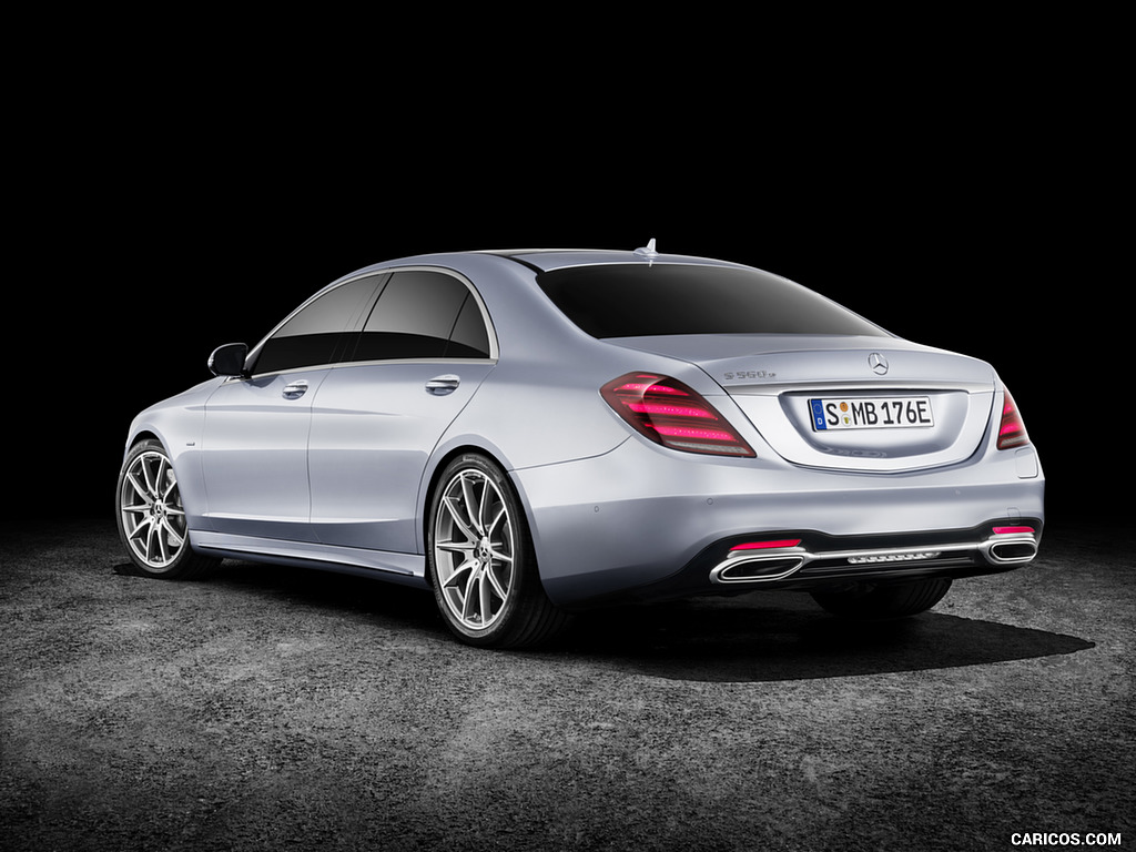 2018 Mercedes-Benz S 560 e Plug-in Hybrid (Color: Diamond Silver) - Rear Three-Quarter