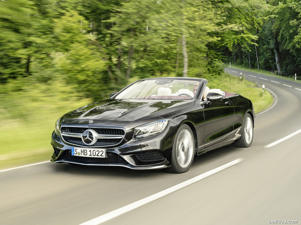 2018 Mercedes-Benz S-Class Cabriolet (Color: Designo mocha Black) - Front Three-Quarter