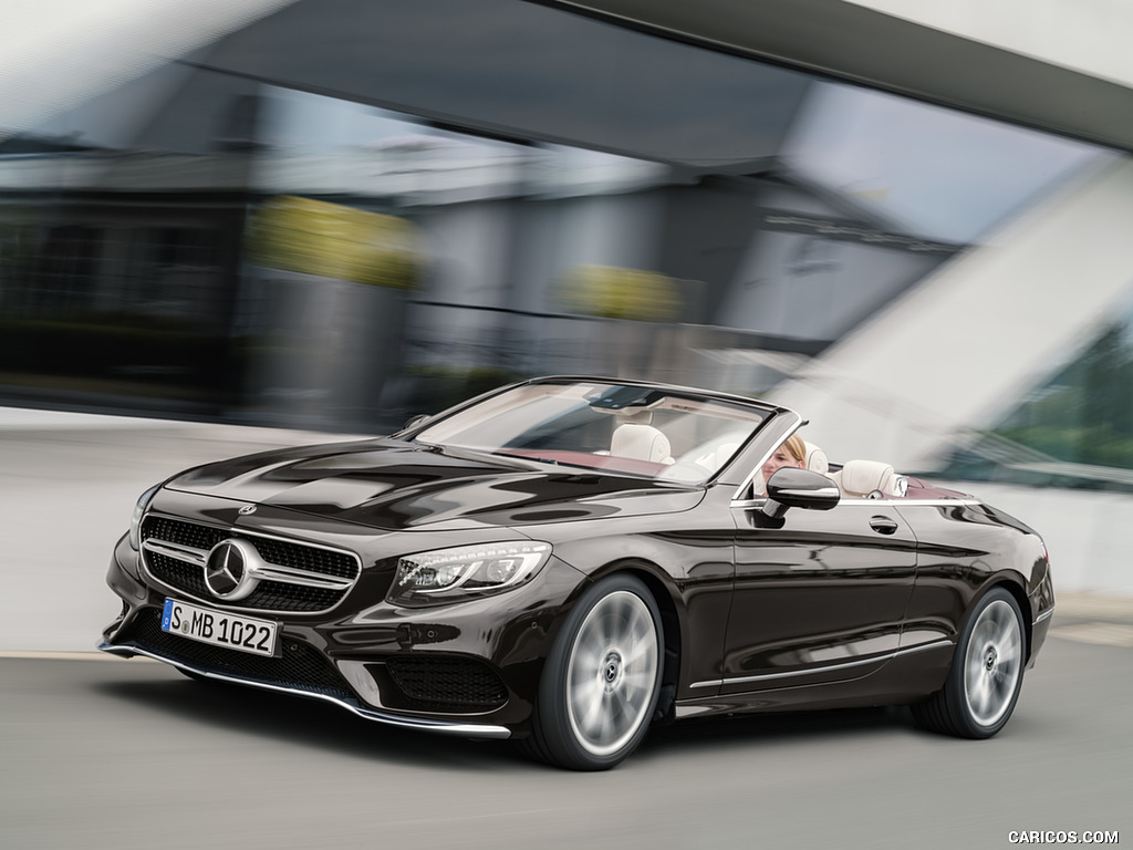 2018 Mercedes-Benz S-Class Cabriolet (Color: Designo mocha Black) - Front Three-Quarter