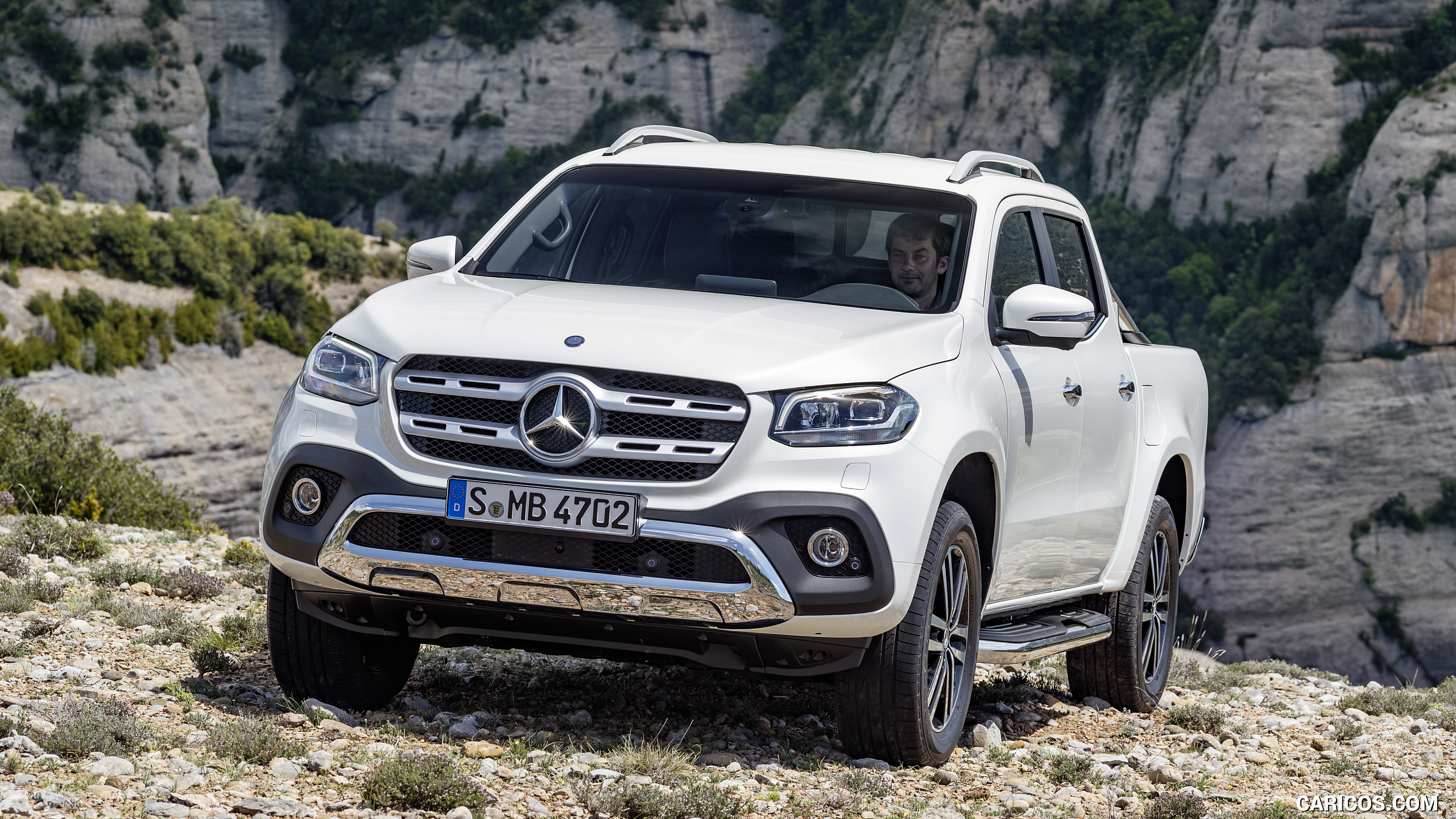 2018 Mercedes-Benz X-Class Pickup Line POWER (Color: Bering White Metallic) - Front, #3 of 99