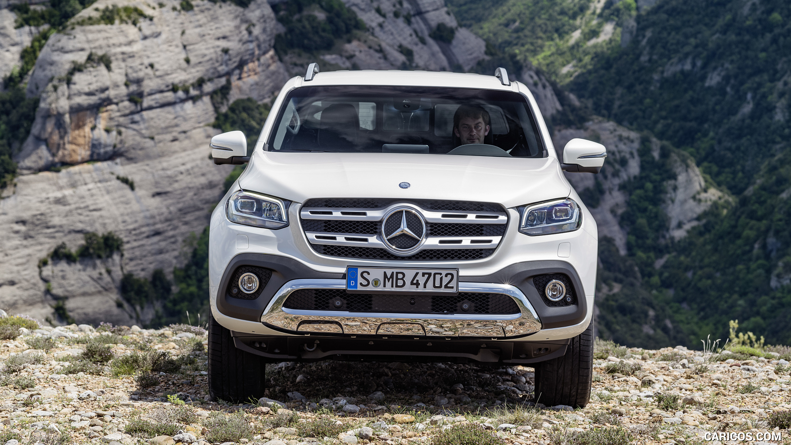 2018 Mercedes-Benz X-Class Pickup Line POWER (Color: Bering White Metallic) - Front, #4 of 99