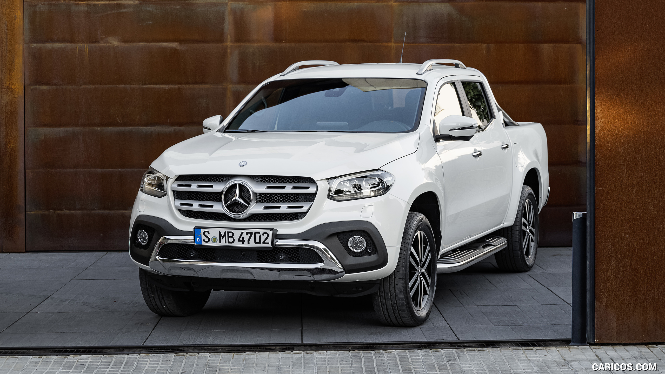 2018 Mercedes-Benz X-Class Pickup Line POWER (Color: Bering White Metallic) - Front, #39 of 99