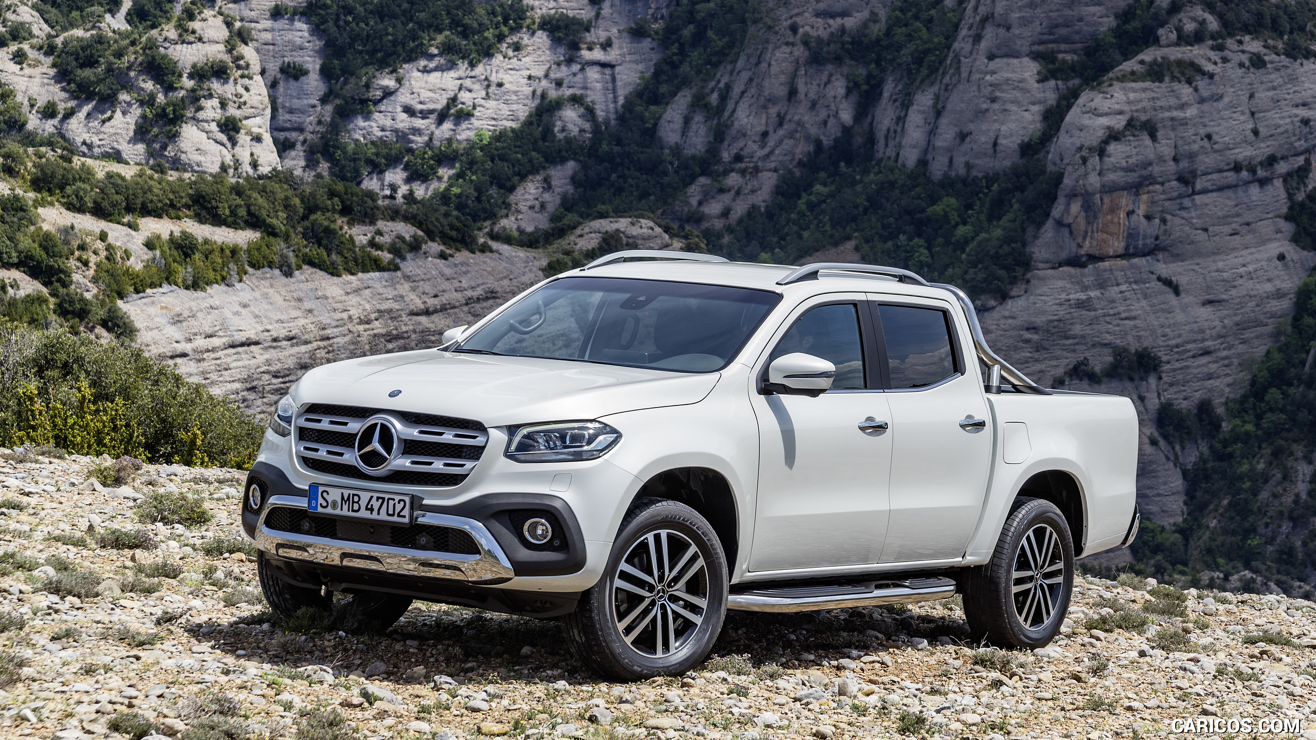 2018 Mercedes-Benz X-Class Pickup Line POWER (Color: Bering White Metallic) - Front Three-Quarter, #1 of 99