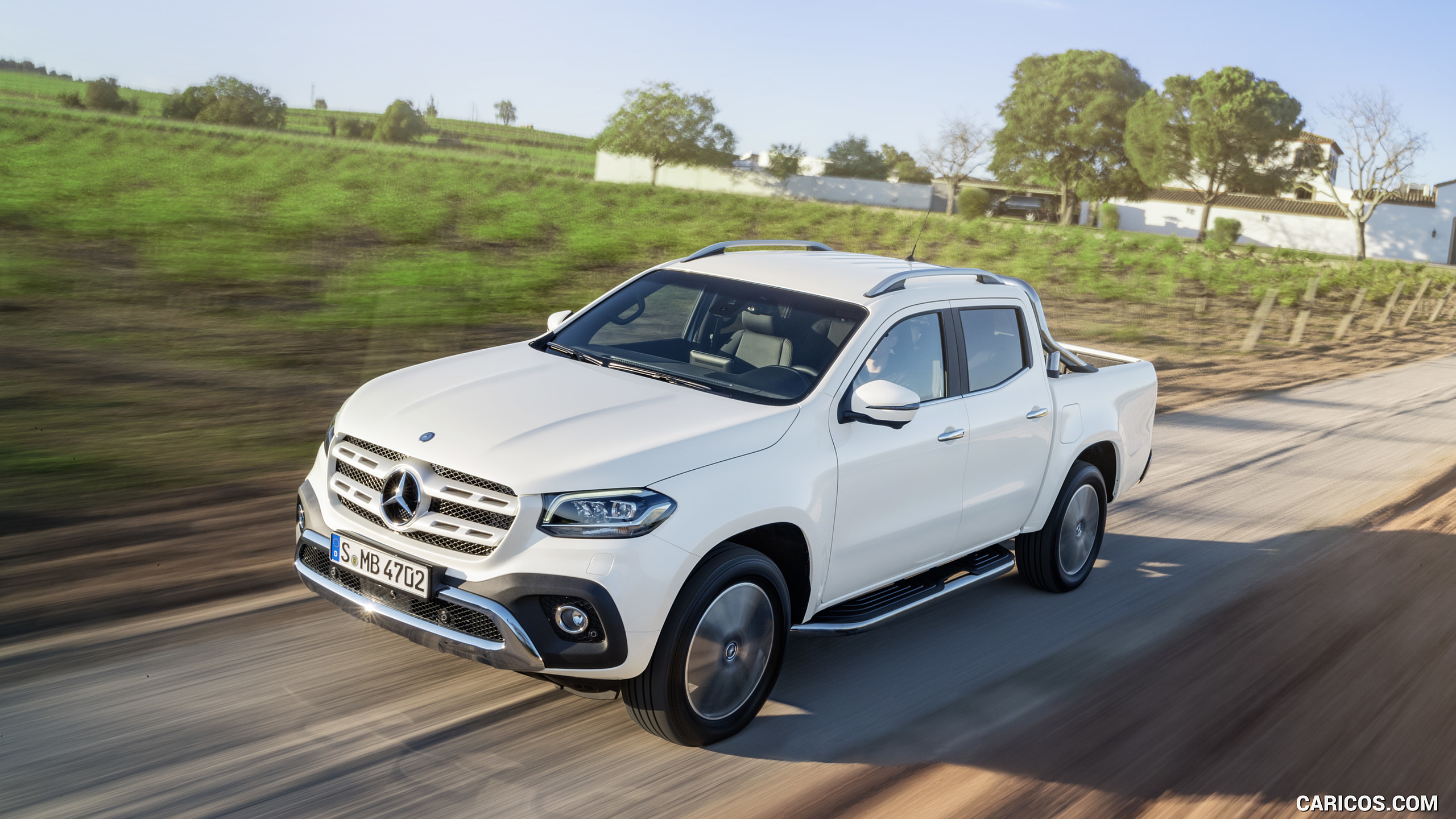 2018 Mercedes-Benz X-Class Pickup Line POWER (Color: Bering White Metallic) - Front Three-Quarter, #10 of 99