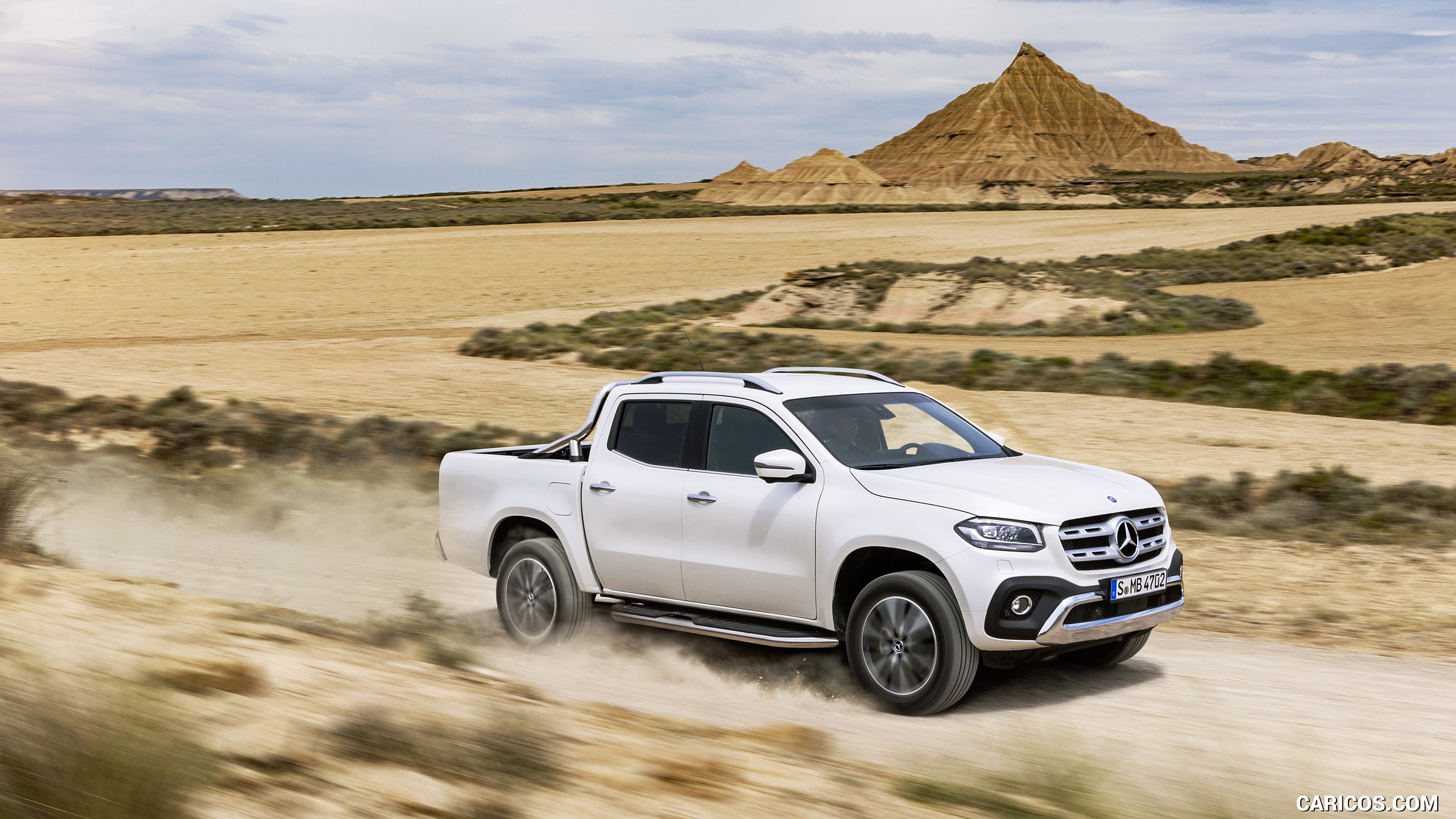 2018 Mercedes-Benz X-Class Pickup Line POWER (Color: Bering White Metallic) - Front Three-Quarter, #11 of 99