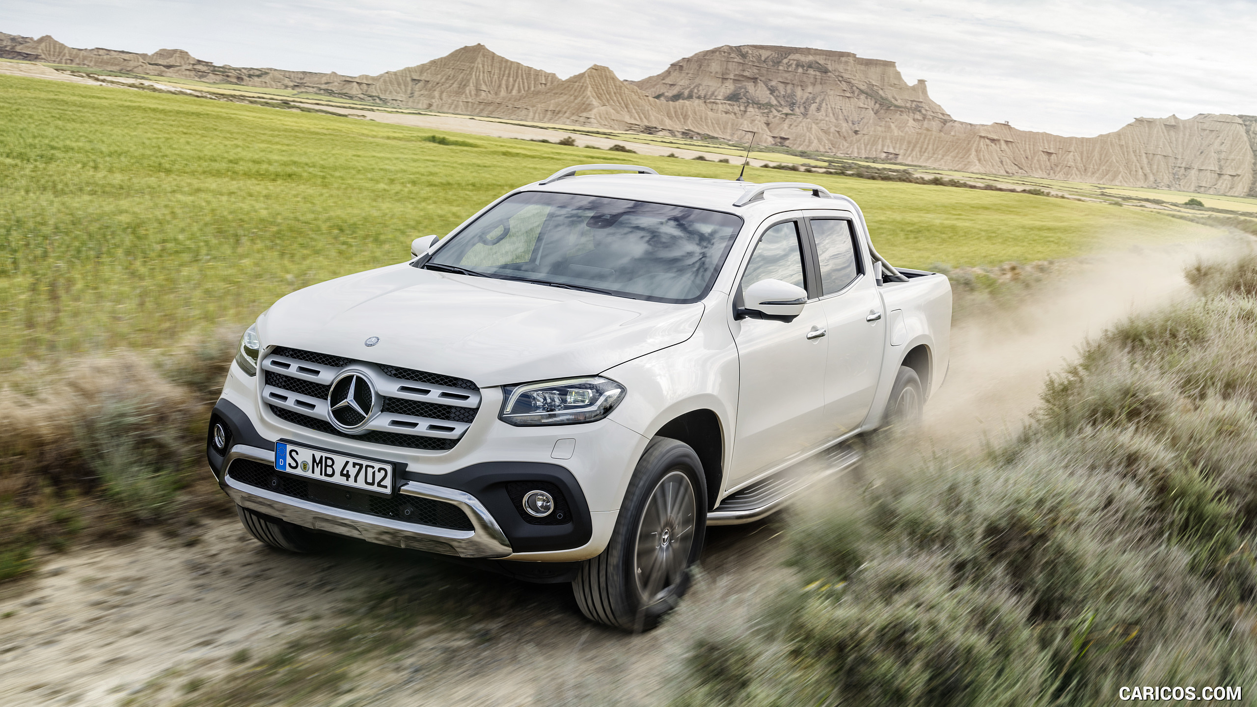 2018 Mercedes-Benz X-Class Pickup Line POWER (Color: Bering White Metallic) - Front Three-Quarter, #12 of 99