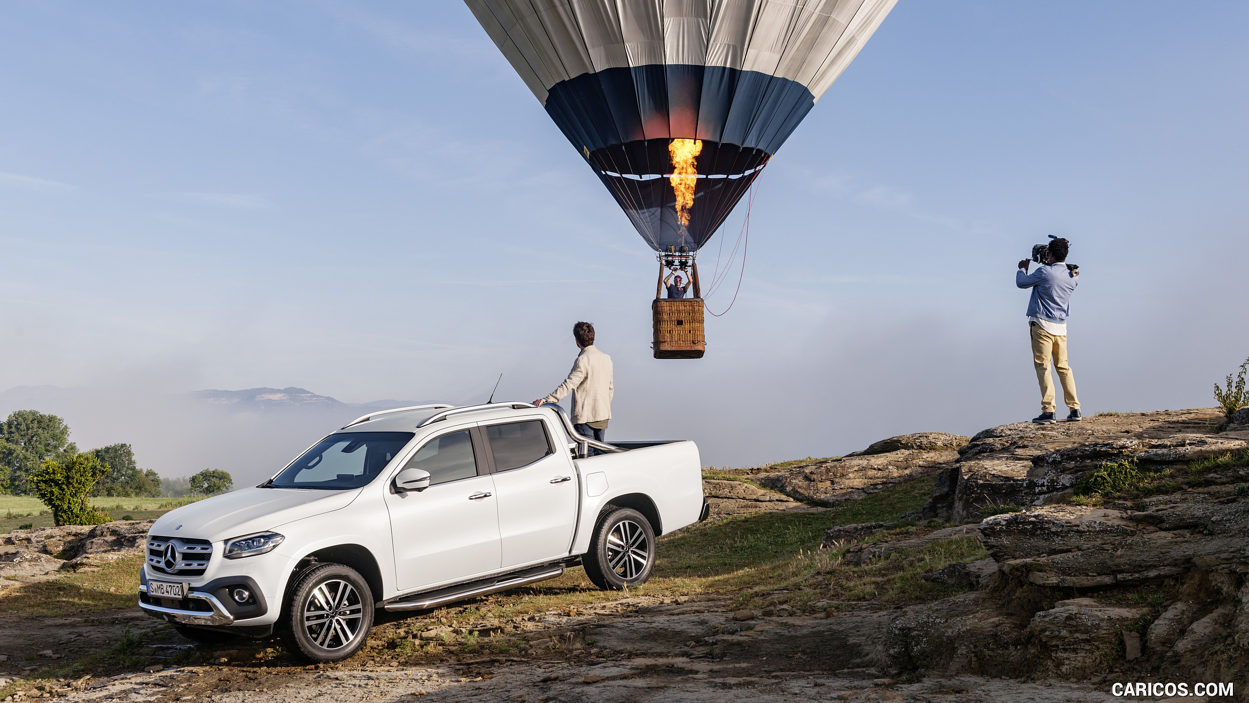 2018 Mercedes-Benz X-Class Pickup Line POWER (Color: Bering White Metallic) - Front Three-Quarter, #23 of 99