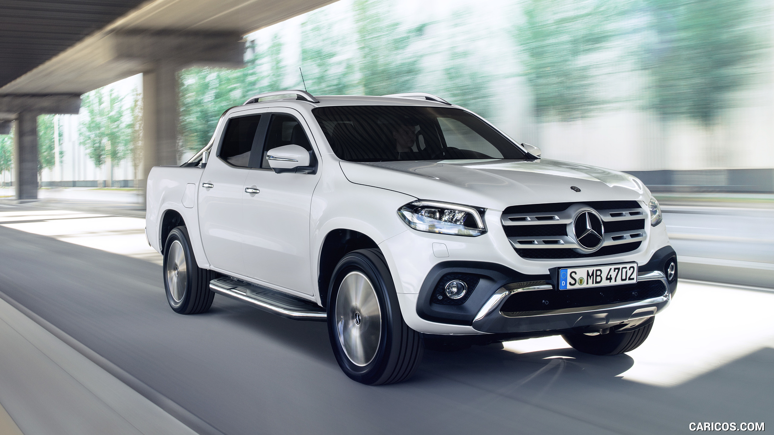 2018 Mercedes-Benz X-Class Pickup Line POWER (Color: Bering White Metallic) - Front Three-Quarter, #27 of 99