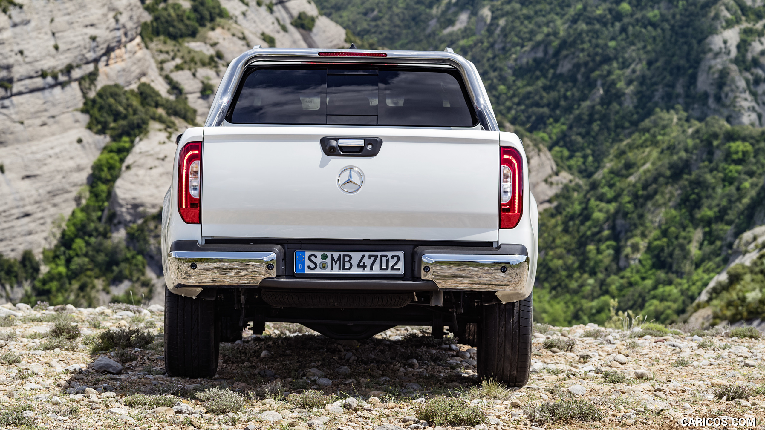 2018 Mercedes-Benz X-Class Pickup Line POWER (Color: Bering White Metallic) - Rear, #5 of 99