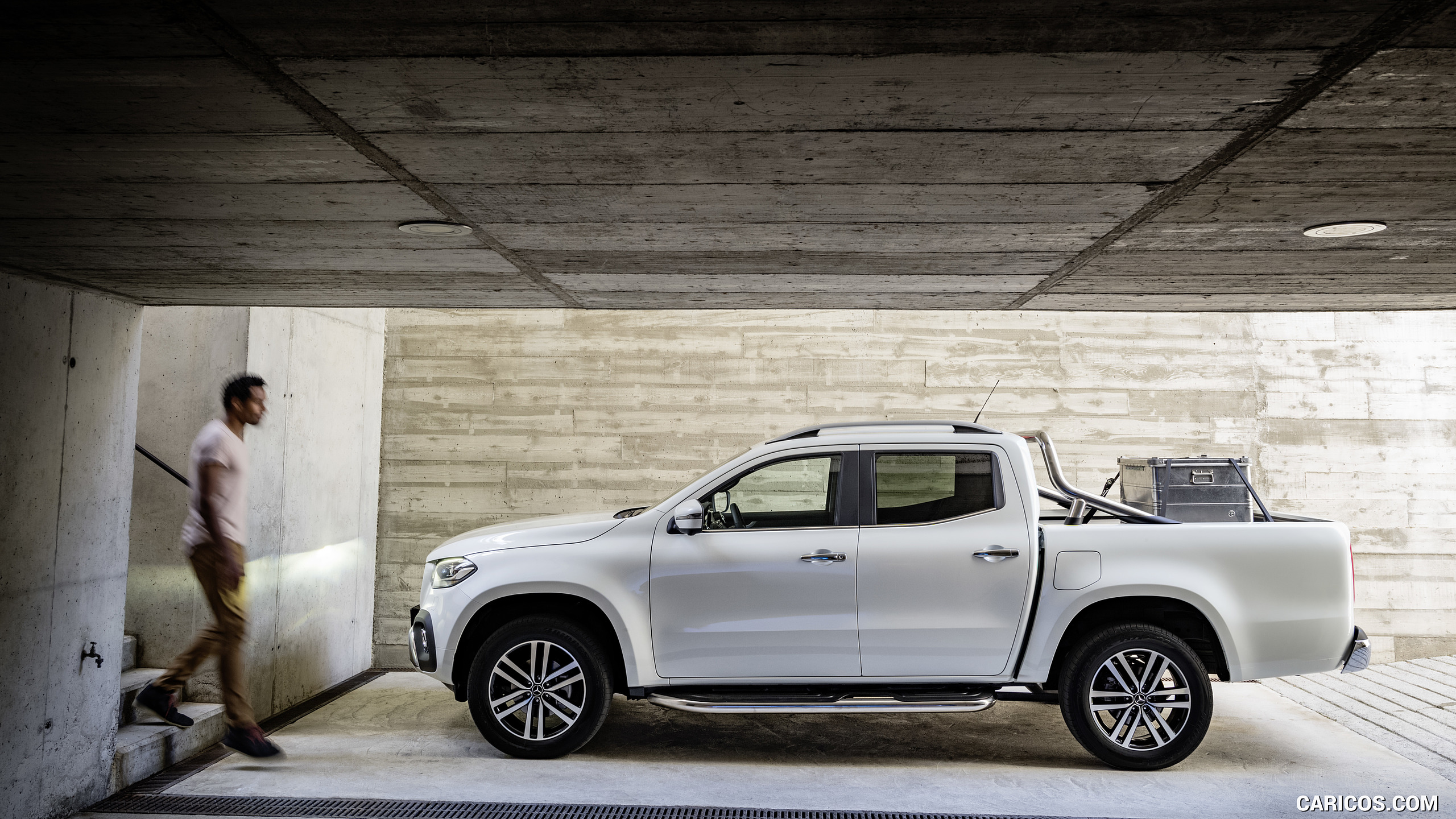 2018 Mercedes-Benz X-Class Pickup Line POWER (Color: Bering White Metallic) - Side, #36 of 99