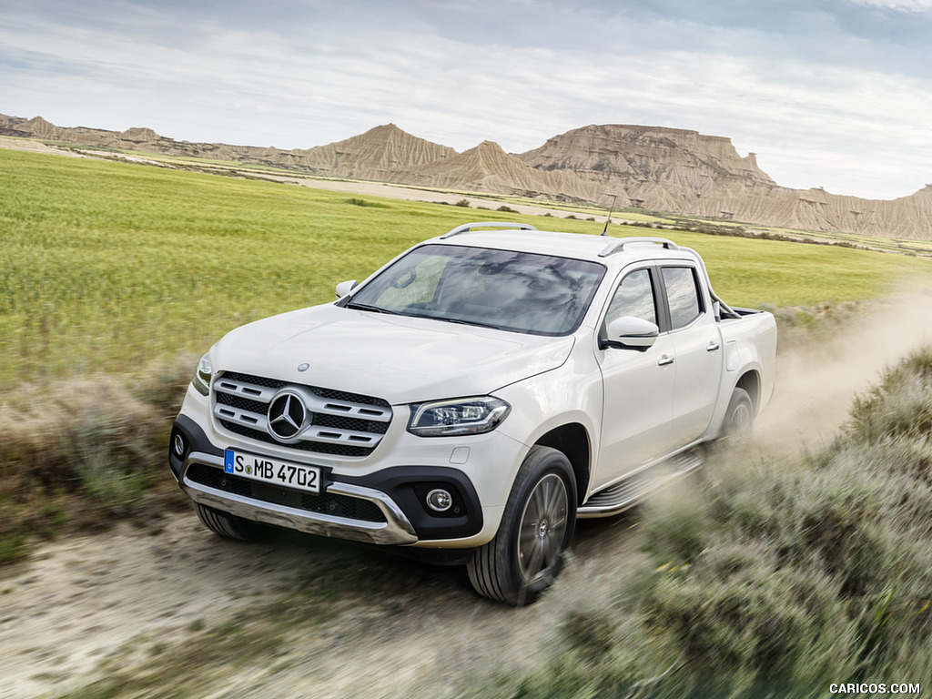 2018 Mercedes-Benz X-Class Pickup Line POWER (Color: Bering White Metallic) - Front Three-Quarter