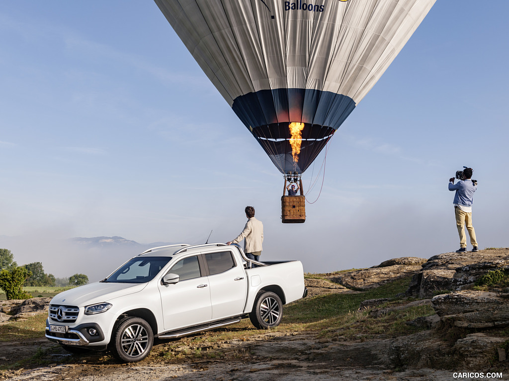 2018 Mercedes-Benz X-Class Pickup Line POWER (Color: Bering White Metallic) - Front Three-Quarter