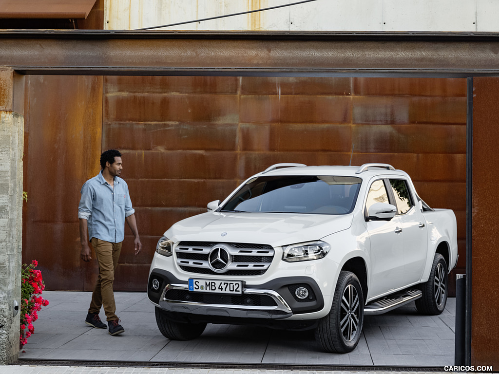 2018 Mercedes-Benz X-Class Pickup Line POWER (Color: Bering White Metallic) - Front Three-Quarter