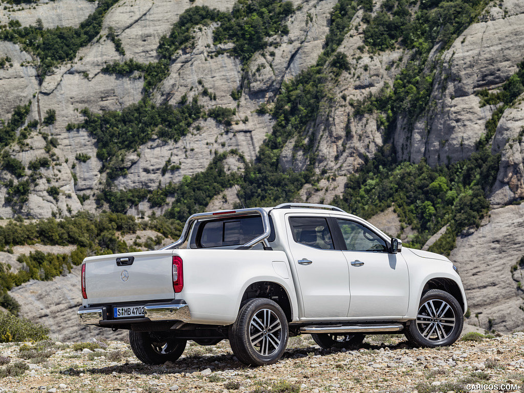 2018 Mercedes-Benz X-Class Pickup Line POWER (Color: Bering White Metallic) - Rear Three-Quarter