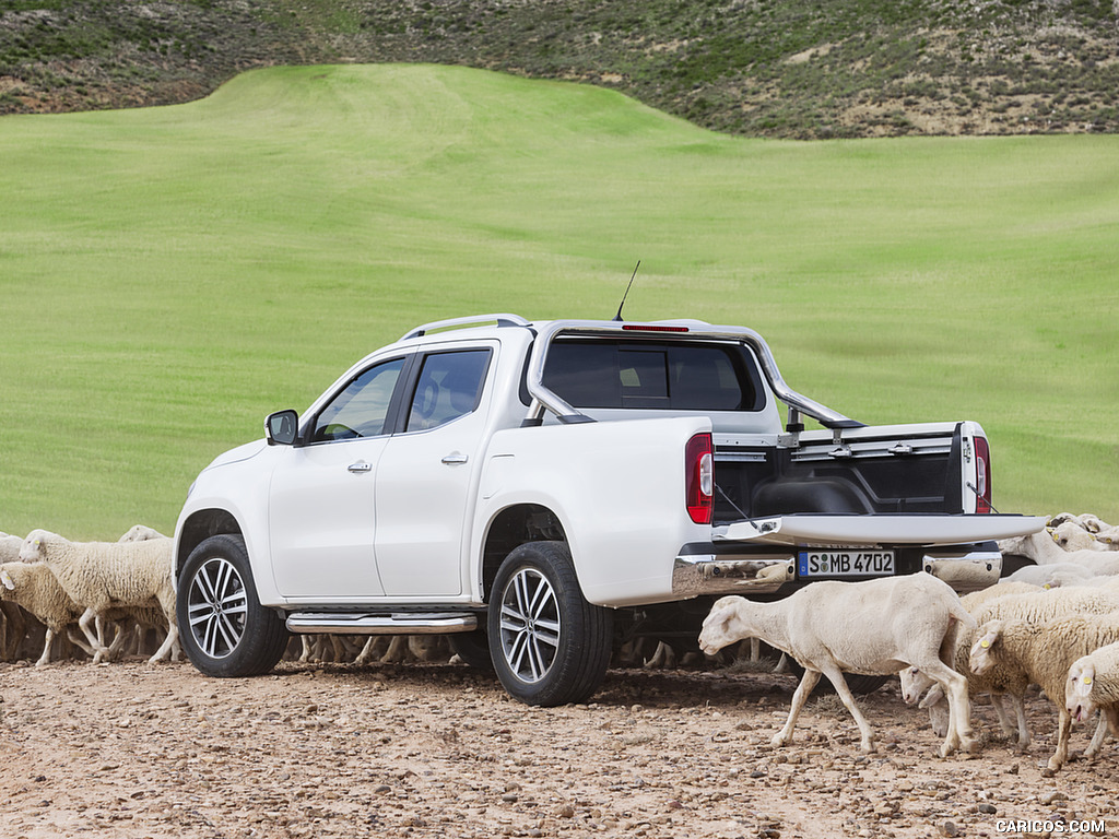 2018 Mercedes-Benz X-Class Pickup Line POWER (Color: Bering White Metallic) - Rear Three-Quarter