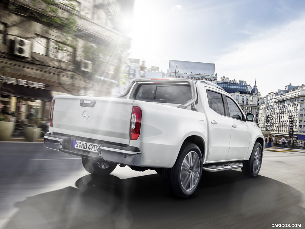 2018 Mercedes-Benz X-Class Pickup Line POWER (Color: Bering White Metallic) - Rear Three-Quarter