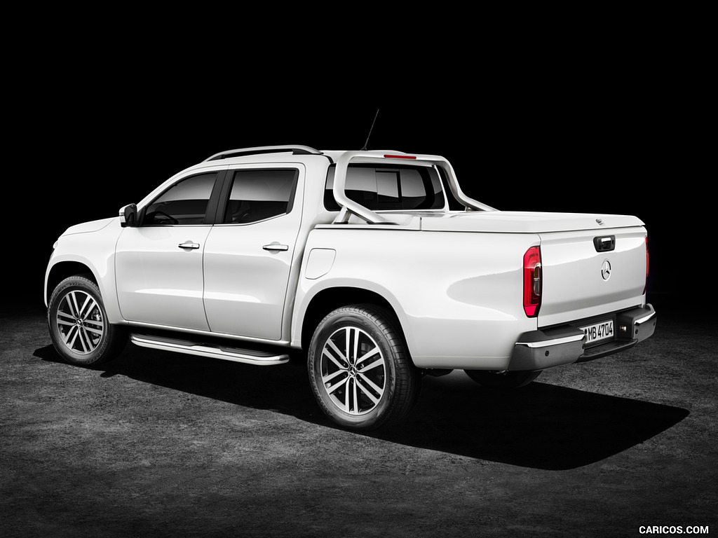 2018 Mercedes-Benz X-Class Pickup Line POWER (Color: Bering White Metallic) - Rear Three-Quarter