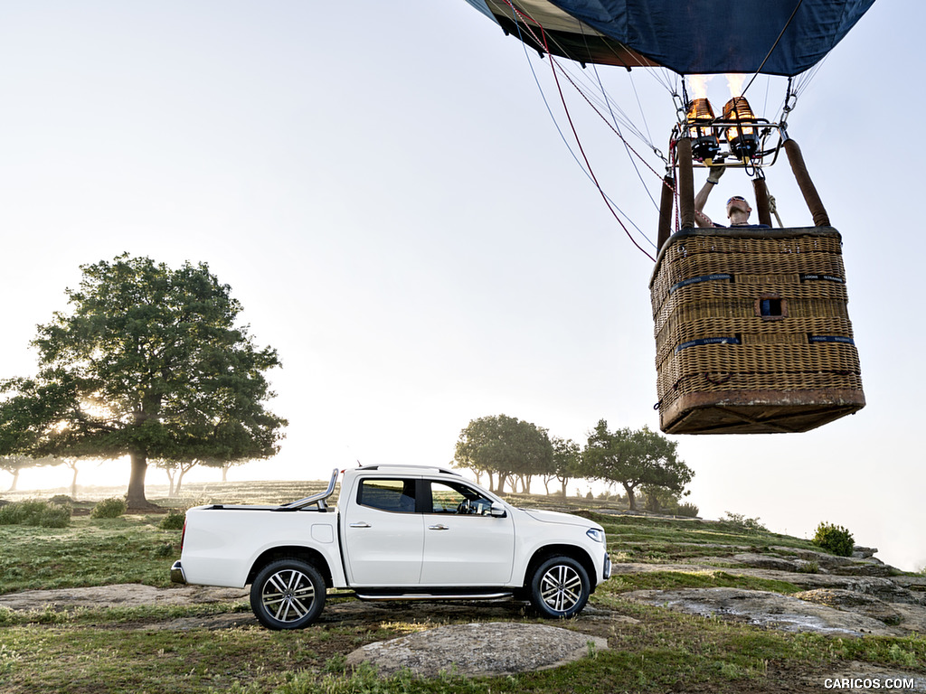 2018 Mercedes-Benz X-Class Pickup Line POWER (Color: Bering White Metallic) - Side