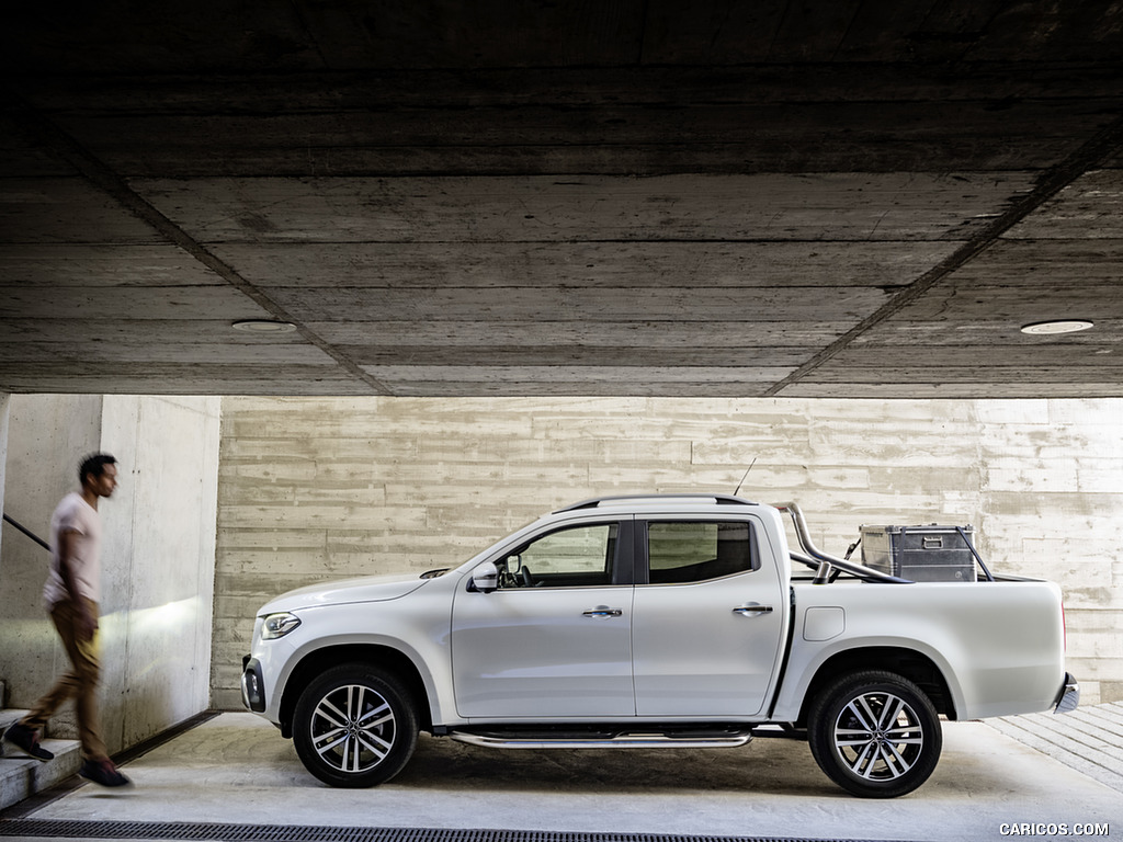 2018 Mercedes-Benz X-Class Pickup Line POWER (Color: Bering White Metallic) - Side