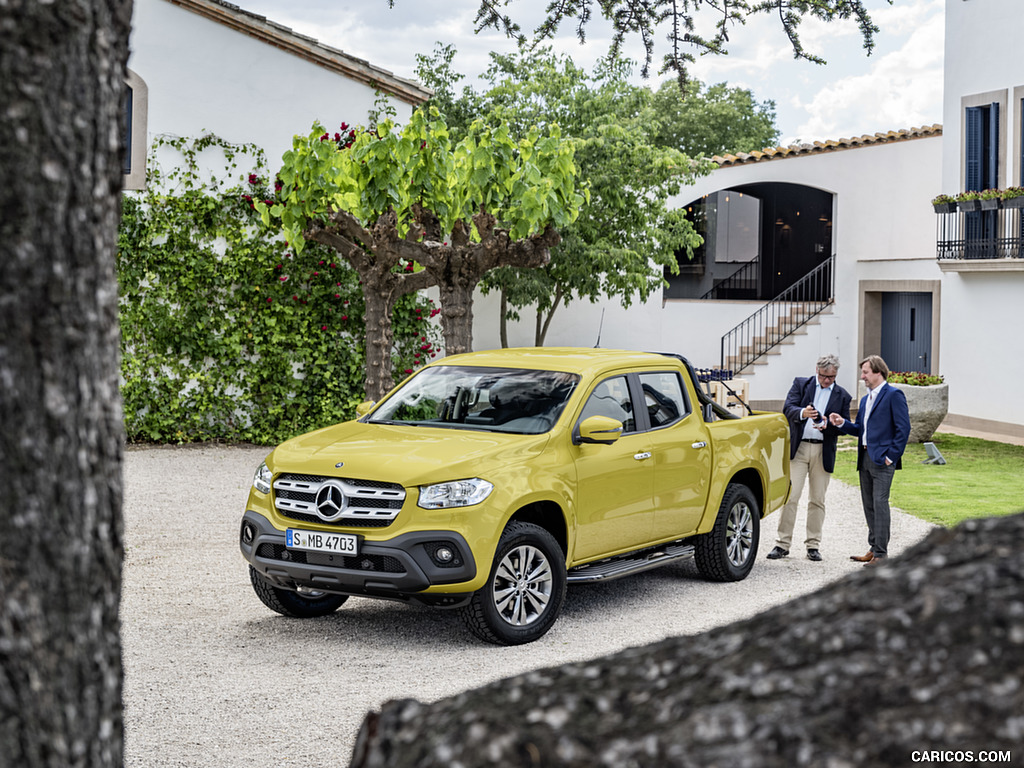 2018 Mercedes-Benz X-Class Pickup Line PROGRESSIVE (Color: Limonite Yellow Metallic) - Front Three-Quarter