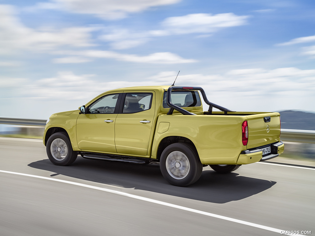 2018 Mercedes-Benz X-Class Pickup Line PROGRESSIVE (Color: Limonite Yellow Metallic) - Rear Three-Quarter