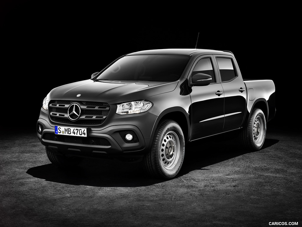 2018 Mercedes-Benz X-Class Pickup Line PURE (Color: Kabara Black Metallic) - Front Three-Quarter