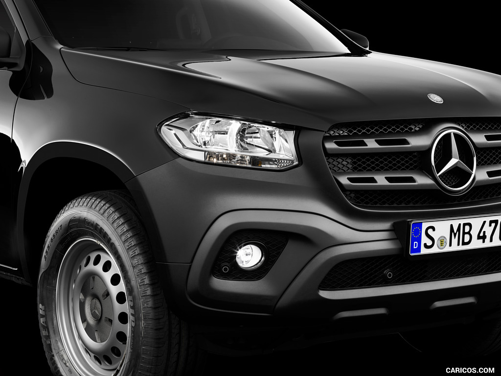 2018 Mercedes-Benz X-Class Pickup Line PURE (Color: Kabara Black Metallic) - Headlight